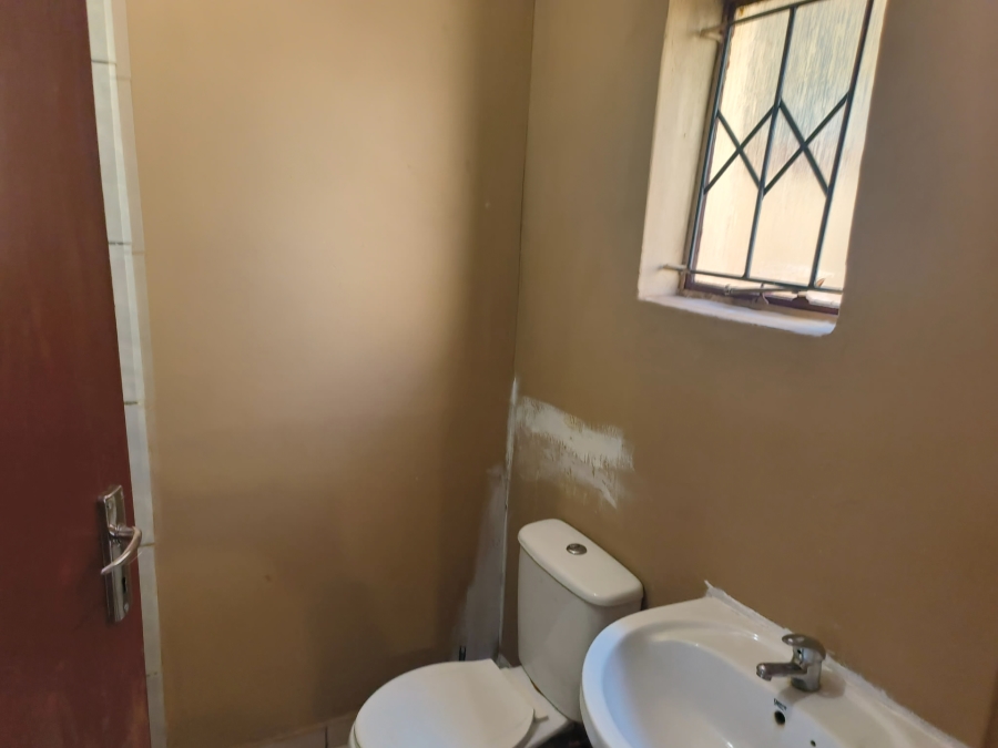 To Let 1 Bedroom Property for Rent in Promosa North West